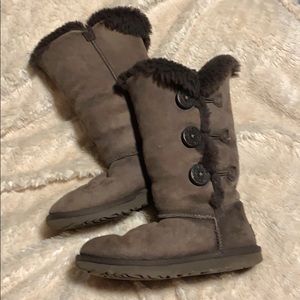 Brown Bailey Button Uggs sz. 6 EUC